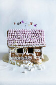 Lebkuchenhaus mit Mini-Marshmallows