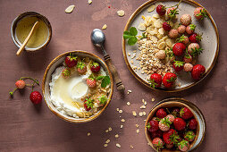 Strawberries with yogurt and honey