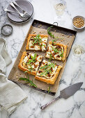 Tart with caramelized onions and cheese