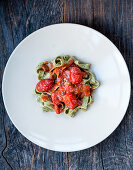 Wild garlic pasta with tomato sauce