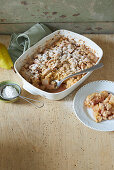 Pear crumble with cranberries