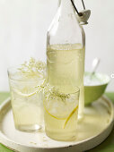 Flavoring water with elderflower syrup