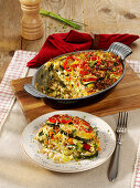 Vegetarian green spelt casserole with peppers, leek and courgettes
