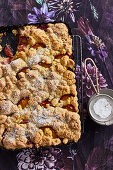 Streuselkuchen mit Polenta und Sommerpflaumen