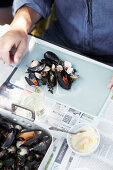 Oven baked mussels with spicy dip