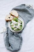 Mairübchen-Gurken-Salat mit Joghurtdressing