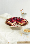 Berry tart with cream liqueur and Baileys pudding