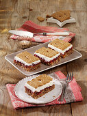 Nutty gingerbread cake slices