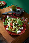 Roulette salad with falafel, honeydew melon and cheese