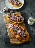 Curry ground beef pizza with garlic dip