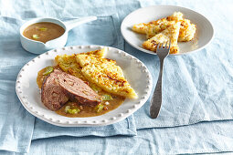 Roastbeef mit Gurkensauce und Rösti (Mährische Art)