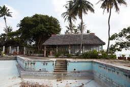 Ehemaliger Hotelpool, Verlassenes Hotel am Diani Beach, Kenia, Ostafrika