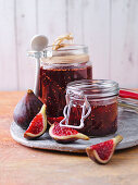 Fig chutney with chili and cinnamon