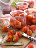 Portwein-Erdbeeren zubereiten