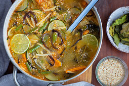 Currysuppe mit Süßkartoffeln, Gemüse und Pilzen