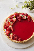 Strawberry cheesecake with raspberry jelly