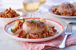 Veal roulade with ham and chanterelles