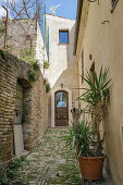 Typische Gasse in der Altstadt, Fermo, in den Marken, Adria, Italien