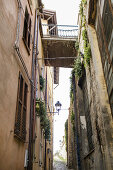 Typische Gasse in der Altstadt, Fermo, in den Marken, Adria, Italien