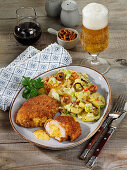 Bayerisches Cordon bleu mit Kartoffel-Krautsalat