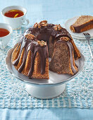 Schokoladen-Kranzkuchen, angeschnitten