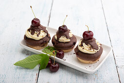 Vegan Donauwellen cupcakes with sweet cherries