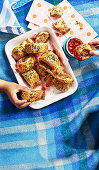 Sausage Rolls mit sonnengetrockneten Tomaten fürs Picknick