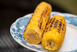 Grilled corn on the cob on a plate