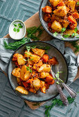 Roasted potatoes with yogurt sauce