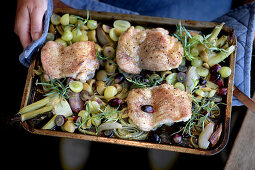 Fennel chicken with grapes, tarragon and olives