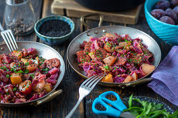 Rotkohl mit Chorizo, Birnen und Pflaumen