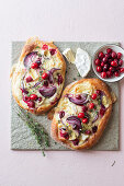 Cranberry-Fladenbrote mit Camembert