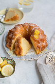 Lemon Drizzle Cake (Saftiger Zitronenkuchen)