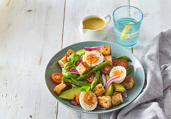 Summer salad with egg and croutons