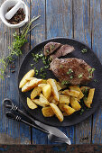 Rindersteak mit Bratkartoffeln