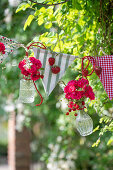 Pennant chain decorated with rose bouquets and strawberry branches in glass vases