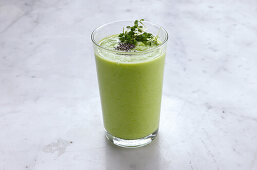 Avocado-pea smoothie with celery