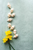 Easter meringue drops with lemon curd