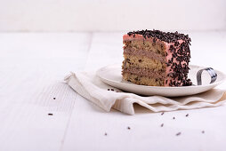 Vegane Buttercreme-Torte mit Schokoladenstreuseln