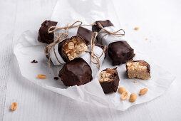 Vegan homemade Snickers with date caramel
