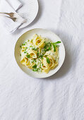Ribbon noodles with peas in lemon cream