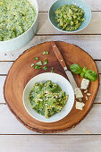 Spinach and gorgonzola fusilli