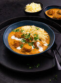 Veganes indische Malai Kofta in Tomaten-Sahne-Soße mit Safran-Reis