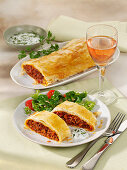 Minced meat strudel with yoghurt dip