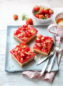 Strawberry cheesecake squares with almonds
