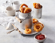Fried onion rings with ketchup