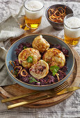 Tyrolean dumplings with red cabbage and roasted onions