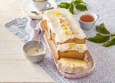 Lemon cake with icing