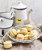 Plätzchen mit  Buttercreme gefüllt