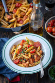Pasta with chicken, tomatoes and walnuts
